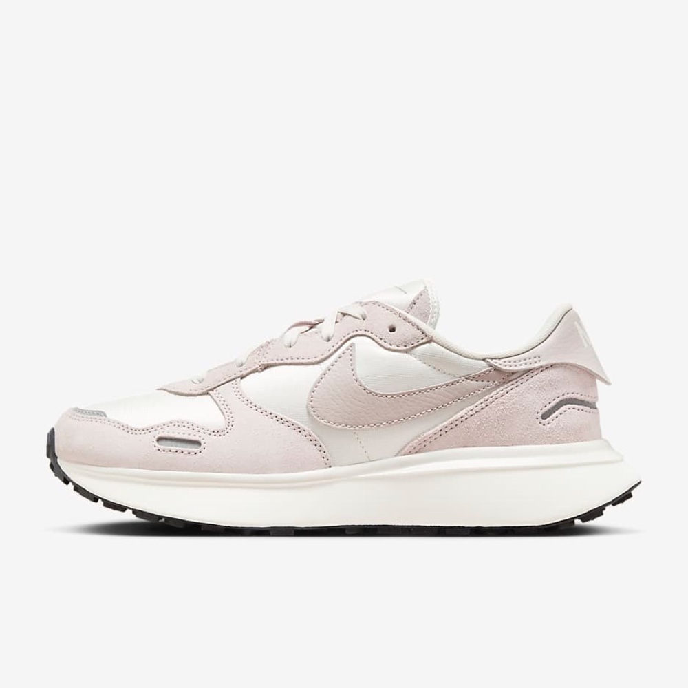 Nike Phoenix Waffle size 8 NWT